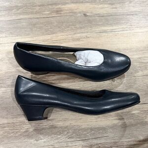 Soft Style Black Low Block Heel Pumps